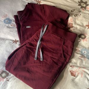 Figs Burgundy Red Scrubs Joggers (Top:L, Bottoms: XL petite)